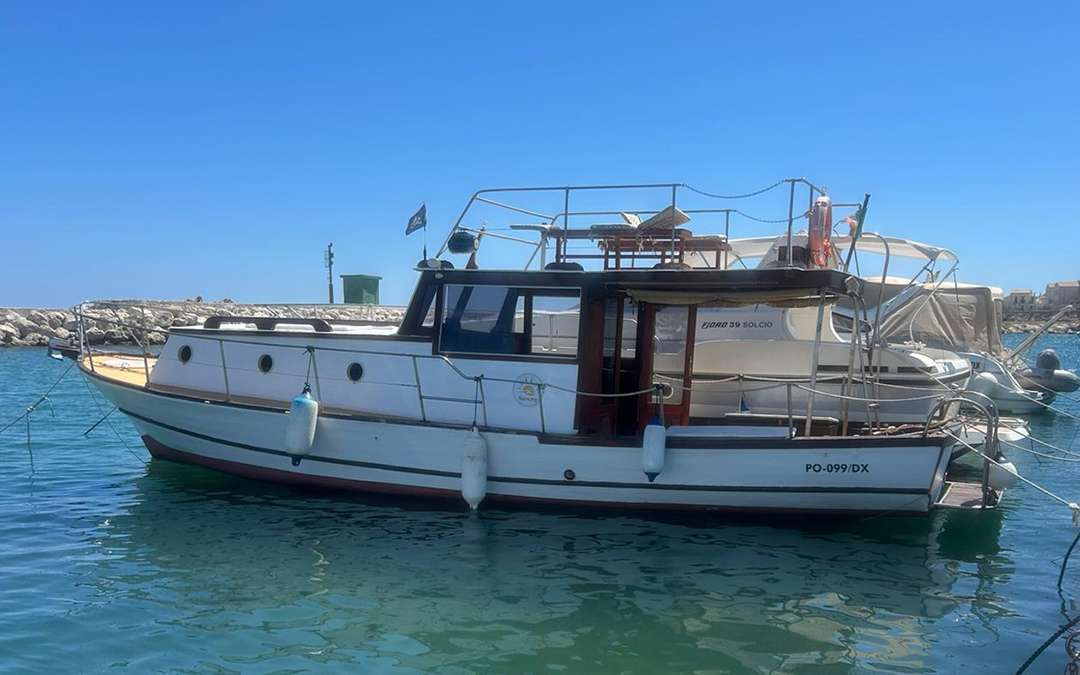 barca da 12 metri con conducente a noleggio a siracusa
